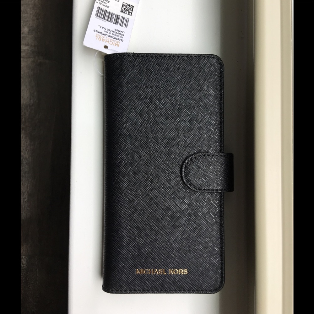 Michael Kors Wallet & Phone Case